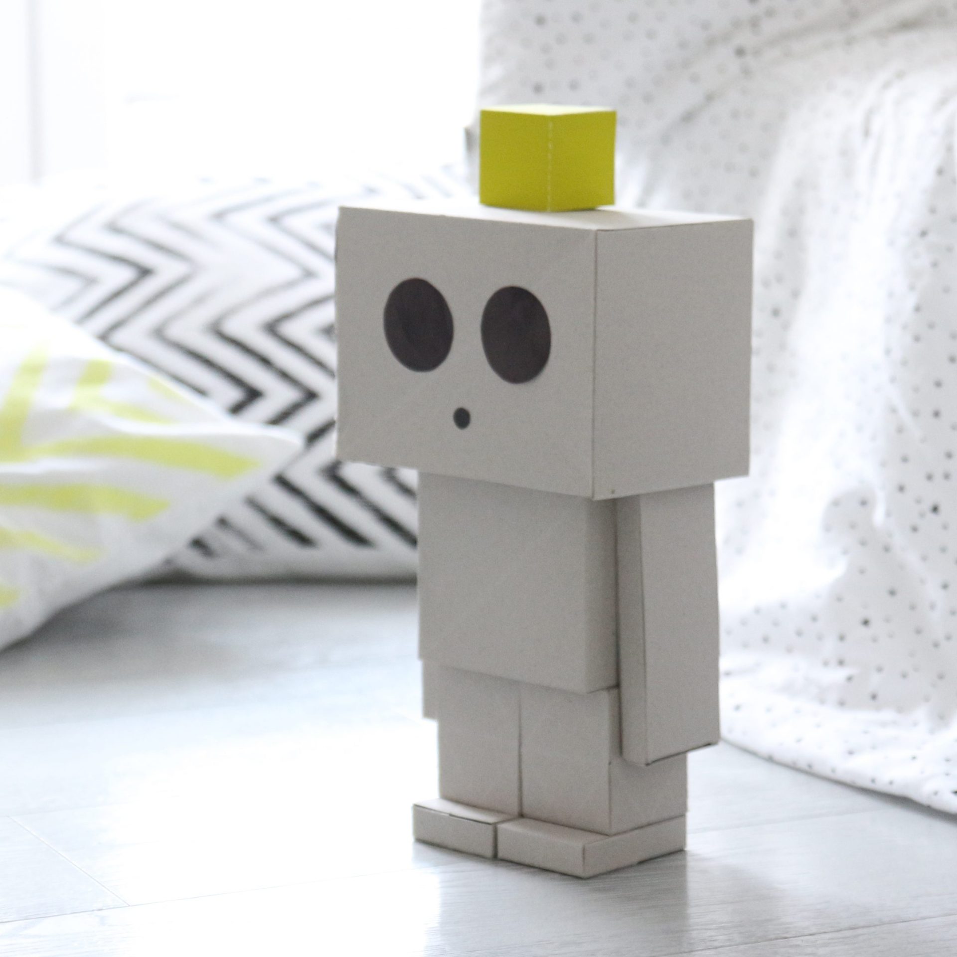 CARDBOARD ROBOT-12
