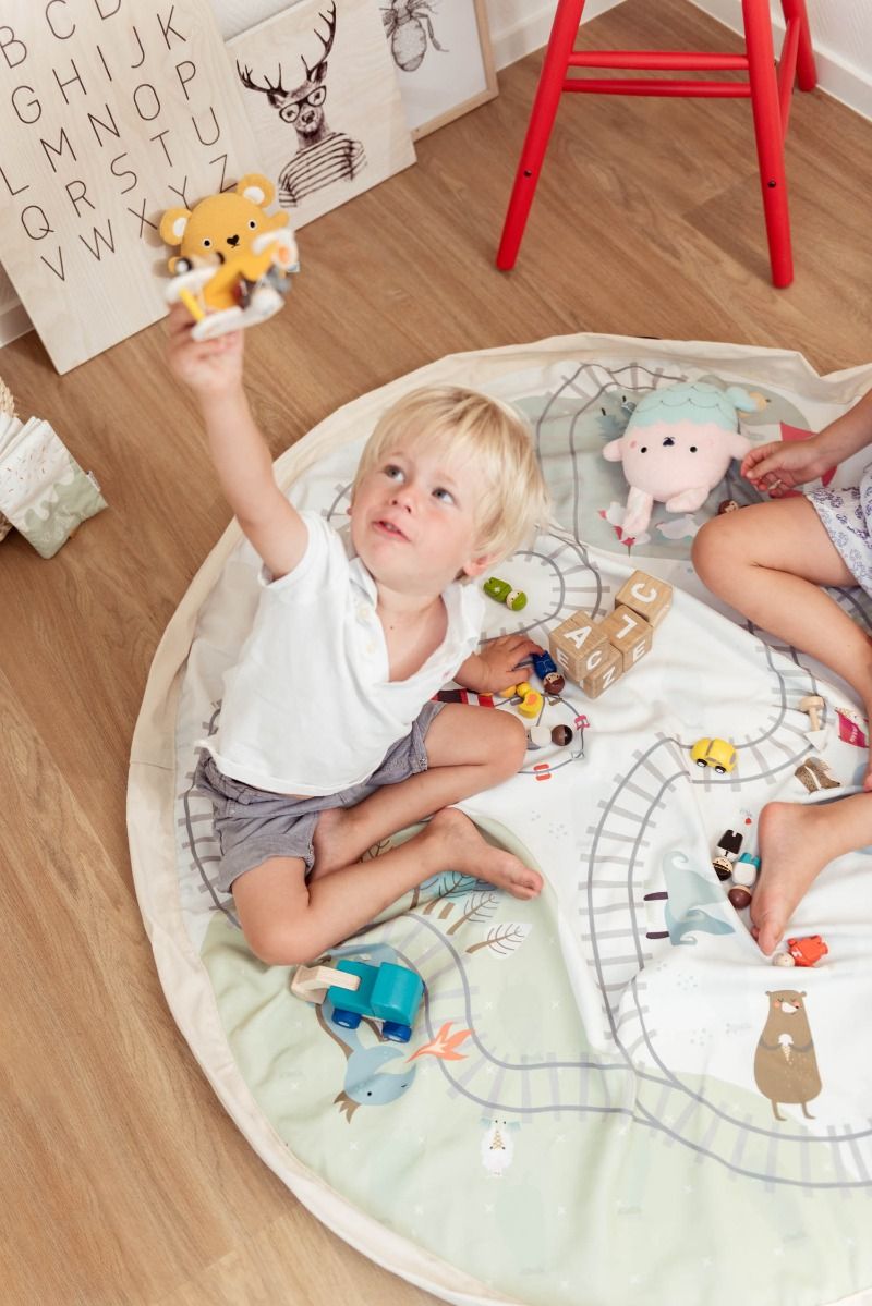 play_go_train-kids-with_airplane