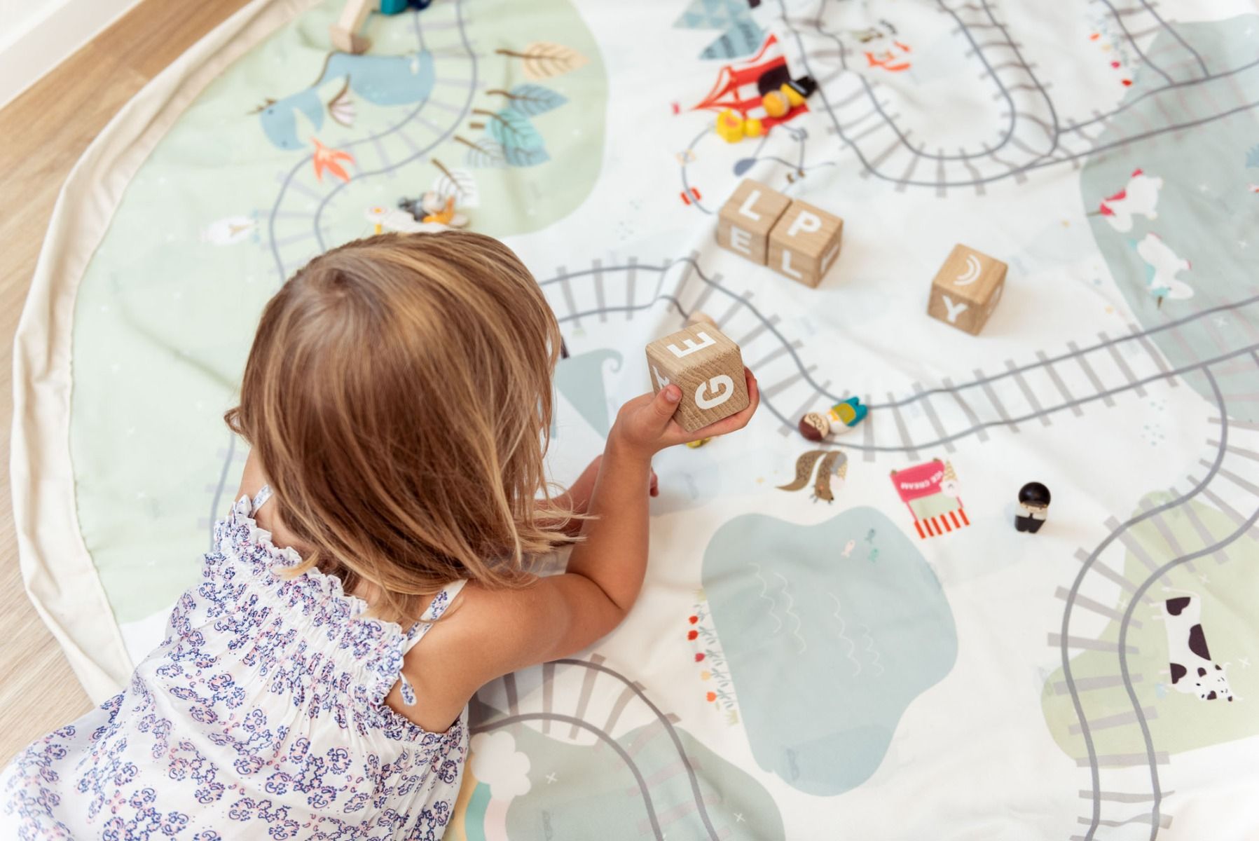 playandgo_train-kids-playing-blocks