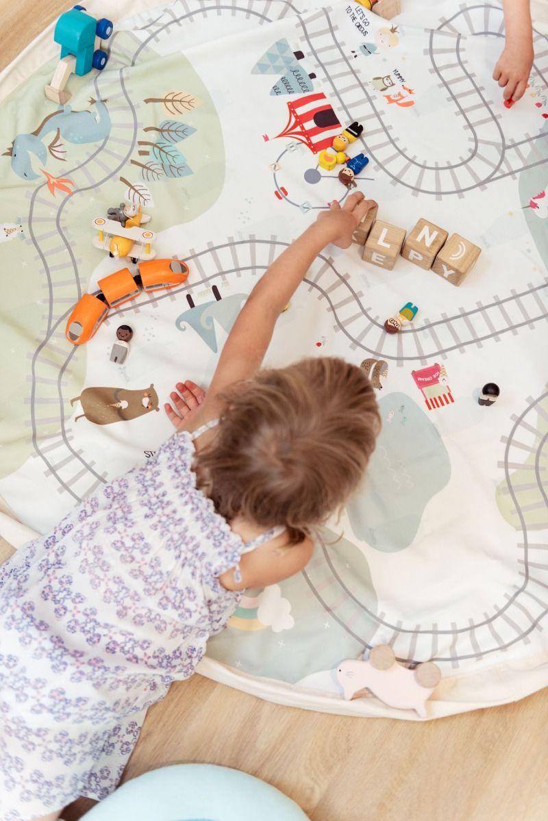 playandgo_train-kids-playing-blocks1