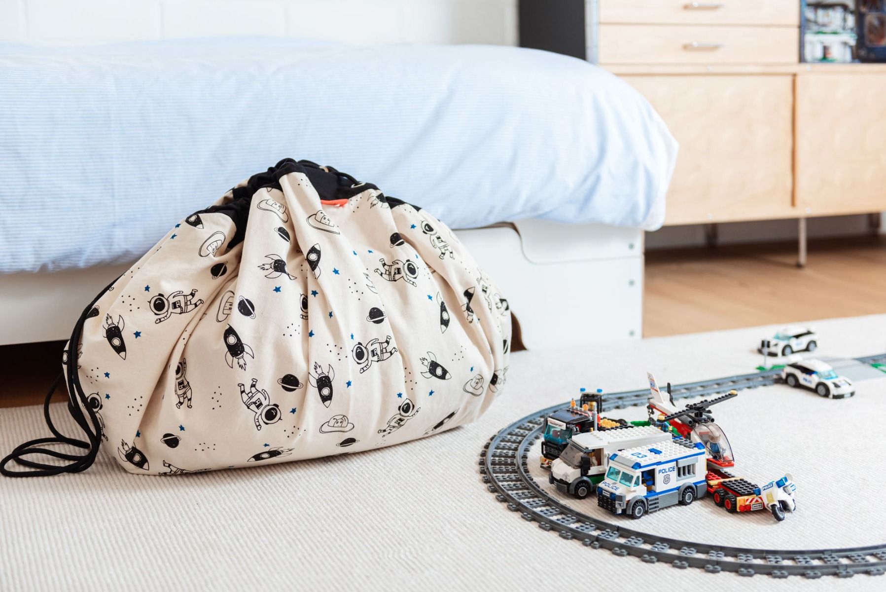 space-glow-toy-storage-bag-play3