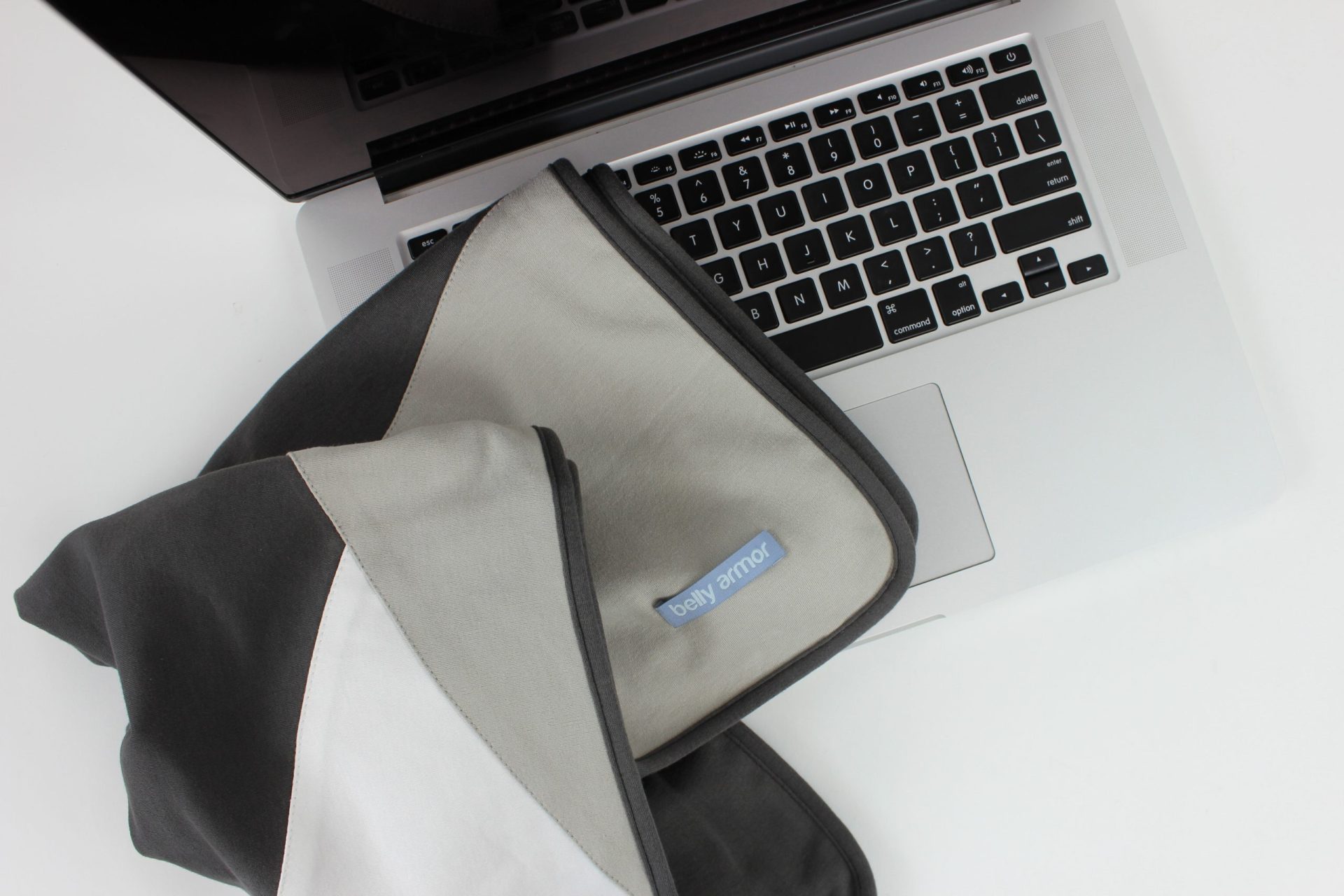 BellyBlanket-Mountain-Charcoal_ProductWLaptop
