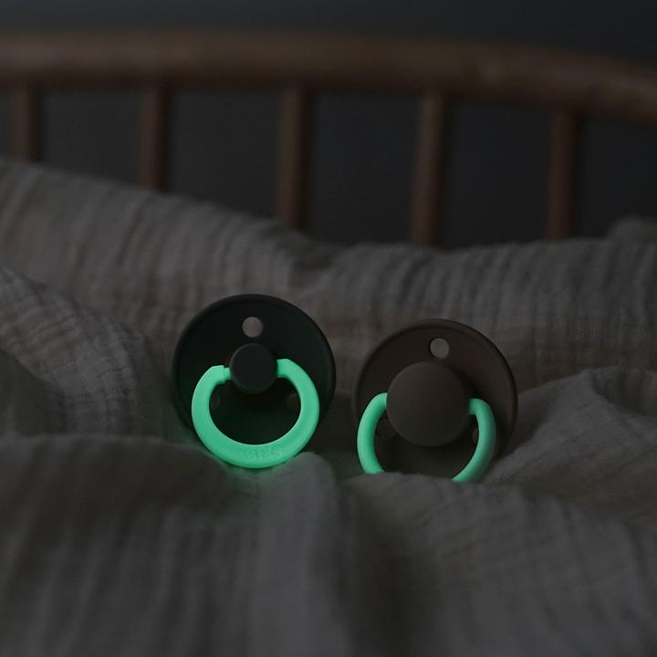 Night_pacifiers_1000x1000_5ef6c1c1-57c3-4b0a-b24c-79d791c811ca_720x