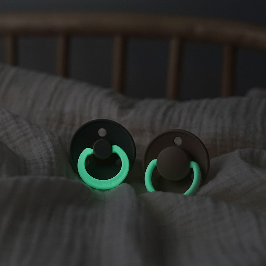 Night_pacifiers_1000x1000_2d6b8182-f2bd-4984-9f54-84ba7a434319_900x